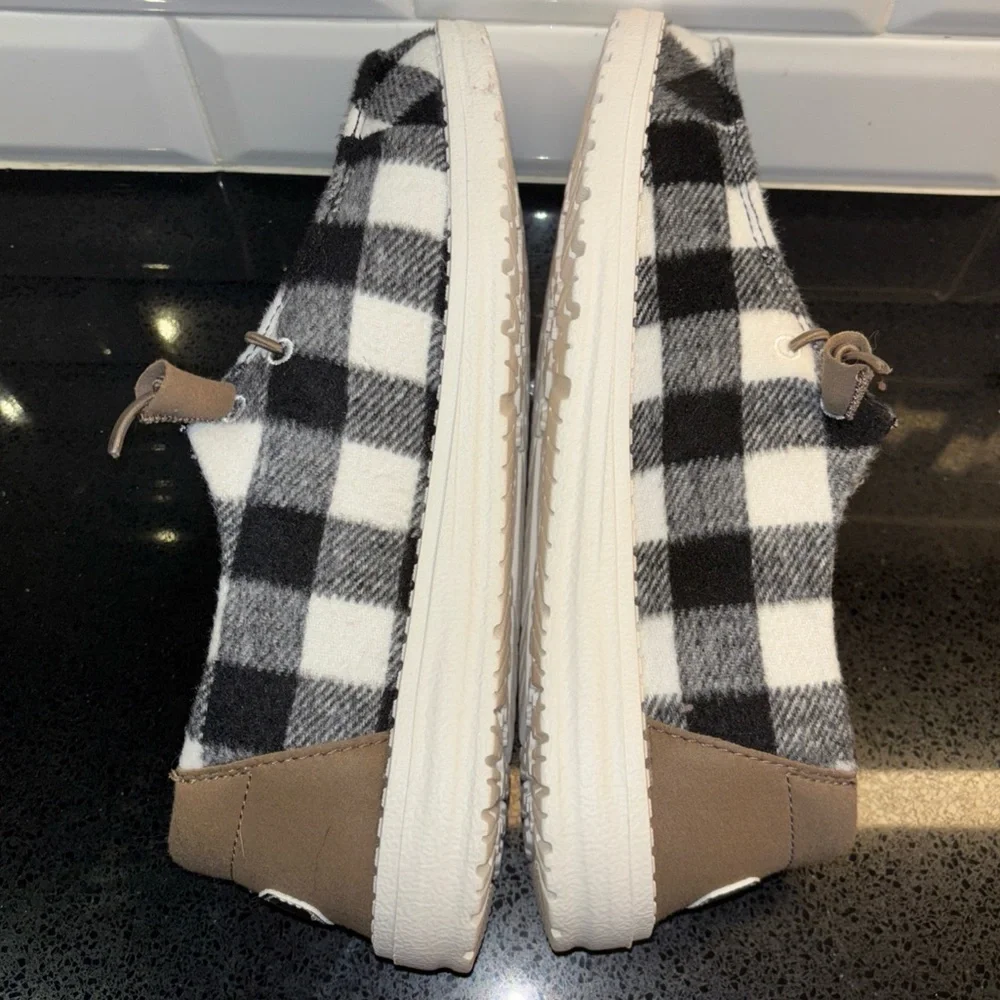 Hey Dude Wendy Buffalo Plaid Shoes Size 9 - Picture 7 of 8